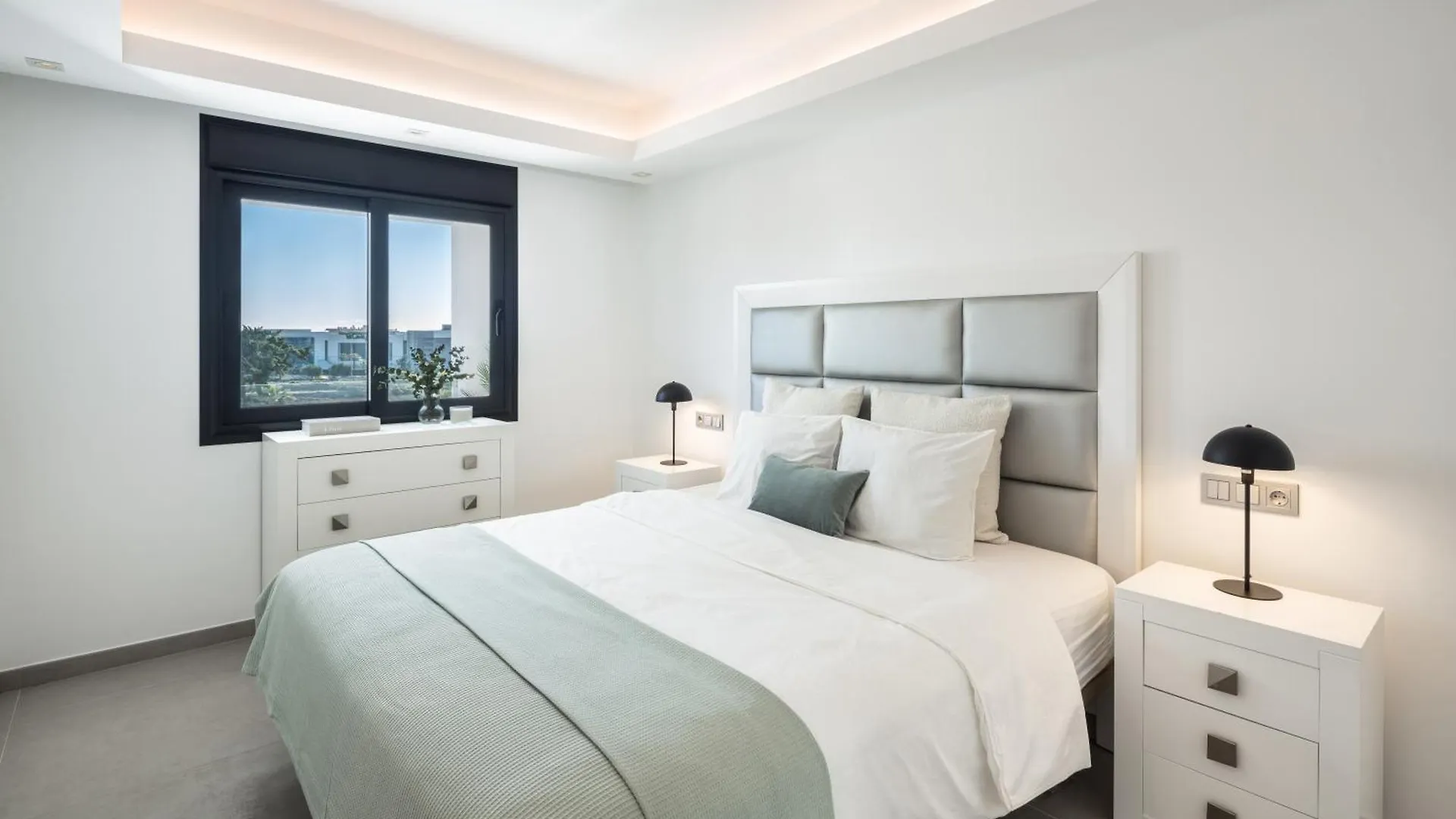 Villa Angelique, 5 Bdr With Private Pool In Puerto Banus Marbella